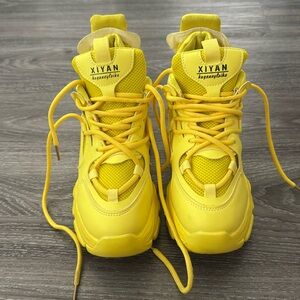 Yellow platform sneaker